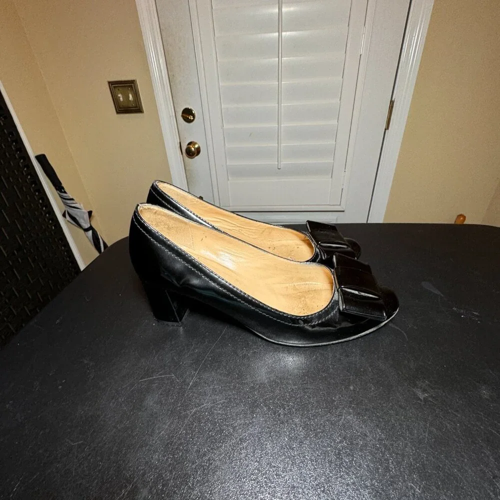 Kate Spade dijon bow black patent leather heeled shoes size 6.5